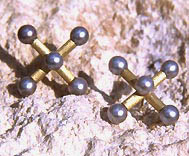 Earrings "jacks" with grey cultured pearls