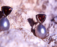 Earrings with drop shaped pearls and rhodolite