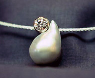 Pendant with South Sea Pearl and Diamond