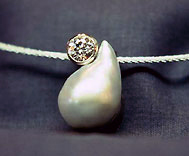 Pendant with South Sea Pearl and diamond